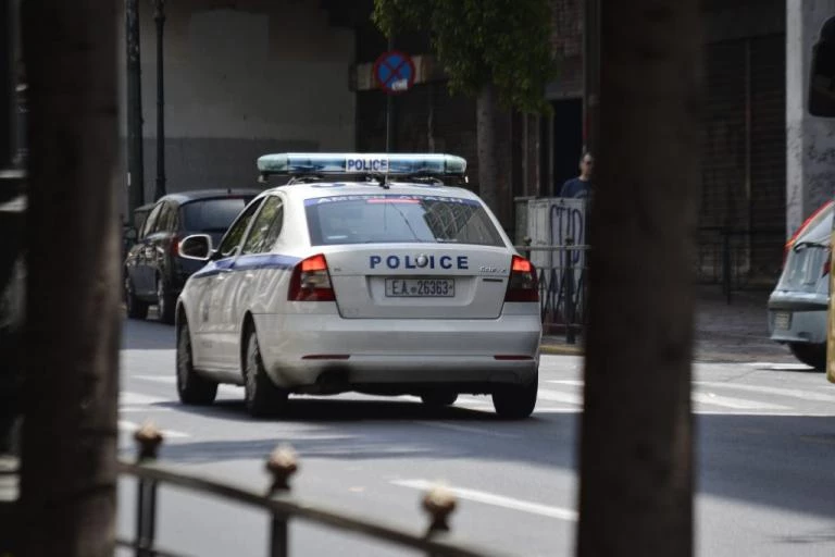 «Χτύπησε τη μητέρα μου και την εγκατέλειψε» – Καταγγελία για ασυνείδητο μοτοσικλετιστή